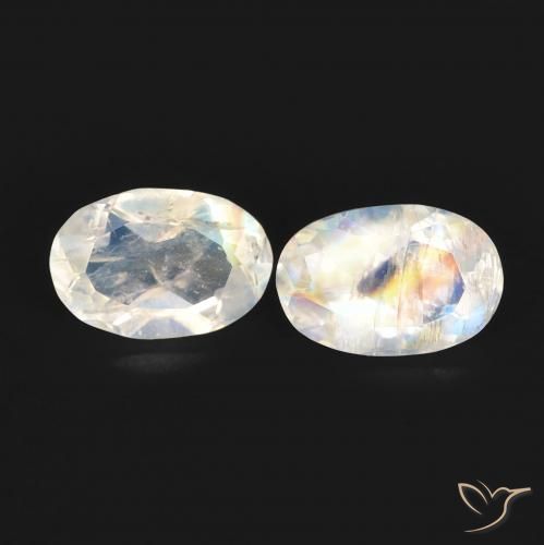 Shop natural 0.83ct Blanc bleuâtre Pierre de lune arc-en-ciel gems, ovale, from États Unis at GemSelect. In stock, global shipping!