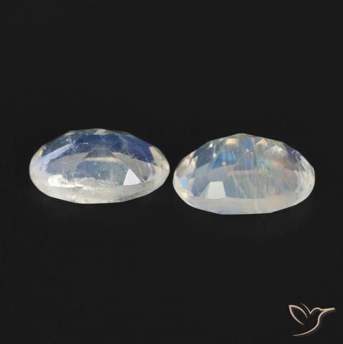 Shop natural 0.83ct Blanc bleuâtre Pierre de lune arc-en-ciel gems, ovale, from États Unis at GemSelect. In stock, global shipping!