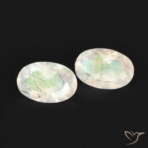 Shop natural 0.94ct Blanc bleuâtre Pierre de lune arc-en-ciel gems, ovale, from États Unis at GemSelect. In stock, global shipping!