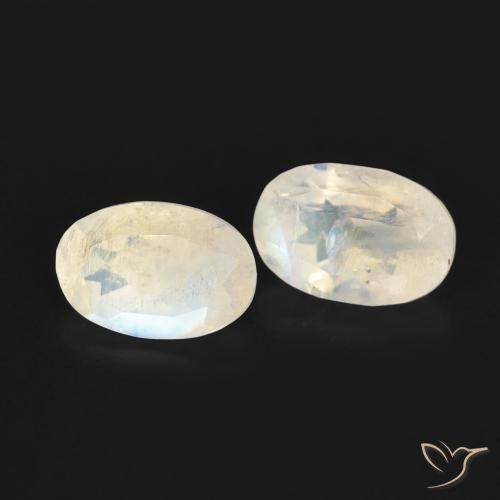 Shop natural 1.03ct Blanc bleuâtre Pierre de lune arc-en-ciel gems, ovale, from États Unis at GemSelect. In stock, global shipping!