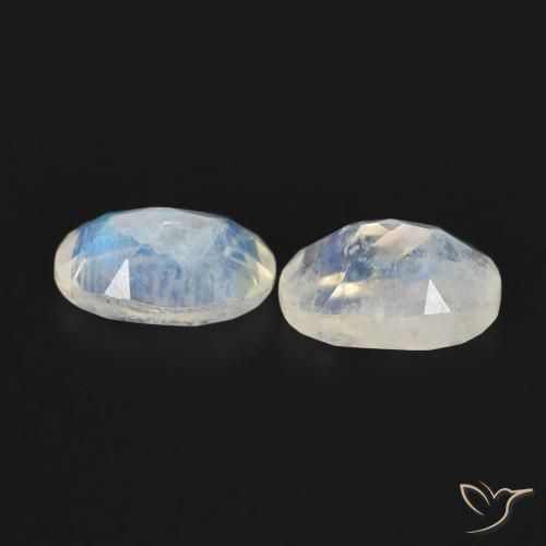 Shop natural 1.03ct Blanc bleuâtre Pierre de lune arc-en-ciel gems, ovale, from États Unis at GemSelect. In stock, global shipping!