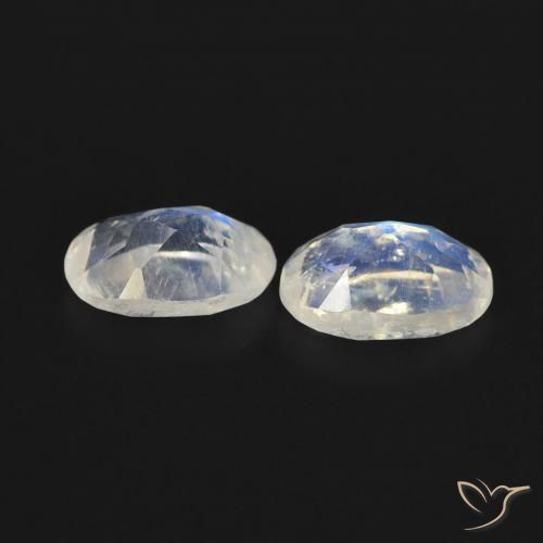 Shop natural 0.80ct Blanc bleuâtre Pierre de lune arc-en-ciel gems, ovale, from États Unis at GemSelect. In stock, global shipping!