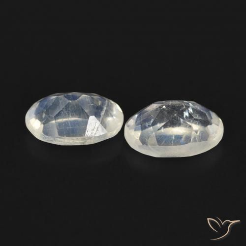Shop natural 0.90ct Blanc bleuâtre Pierre de lune arc-en-ciel gems, ovale, from États Unis at GemSelect. In stock, global shipping!