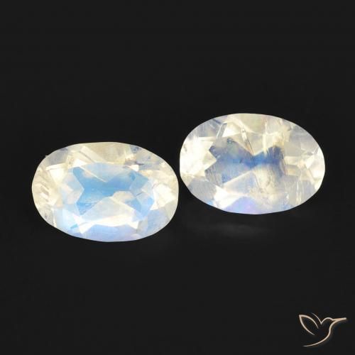 Shop natural 1.00ct Blanc bleuâtre Pierre de lune arc-en-ciel gems, ovale, from États Unis at GemSelect. In stock, global shipping!