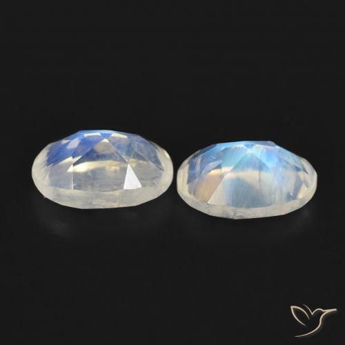 Shop natural 1.00ct Blanc bleuâtre Pierre de lune arc-en-ciel gems, ovale, from États Unis at GemSelect. In stock, global shipping!