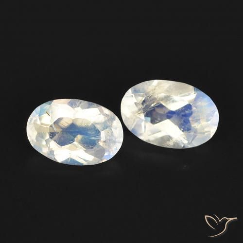 Shop natural 0.89ct Blanc bleuâtre Pierre de lune arc-en-ciel gems, ovale, from États Unis at GemSelect. In stock, global shipping!