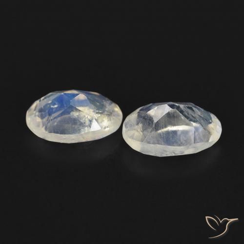 Shop natural 0.89ct Blanc bleuâtre Pierre de lune arc-en-ciel gems, ovale, from États Unis at GemSelect. In stock, global shipping!