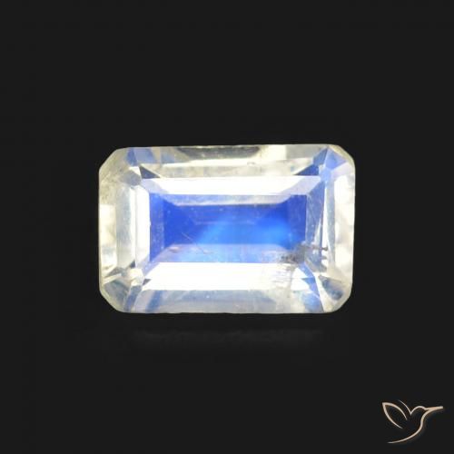 0.57ct Naturel Blanc bleuâtre Pierre de lune arc-en-ciel, Taille émeraude, Transparent
