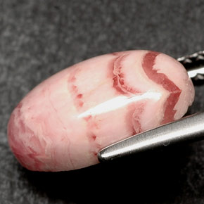 Rhodochrosite multicolore naturelle coupe ovale, 4,68 ct, opaque