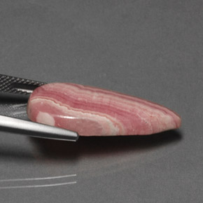 Rhodochrosite multicolore naturelle en forme de poire, 14,00 ct, opaque