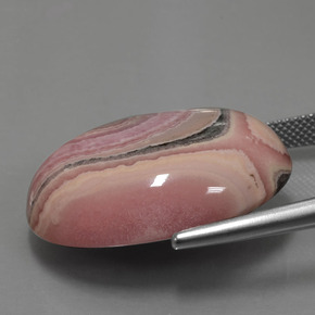 Rhodochrosite multicolore naturelle coupe ovale, 51,53 ct, opaque