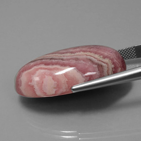 Rhodochrosite Multicolore naturelle Coupe ovale, 61.94 ct, Opaque