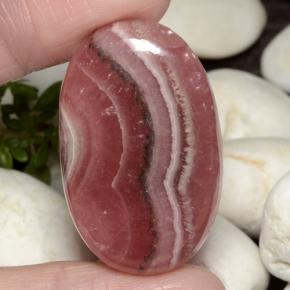 Rhodochrosite multicolore naturelle coupe ovale, 63,59 ct, translucide