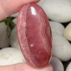 Rhodochrosite multicolore naturelle coupe ovale, 63,40 ct, translucide