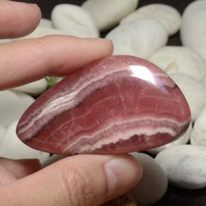 Rhodochrosite multicolore naturelle trillion, 118,37 ct, translucide