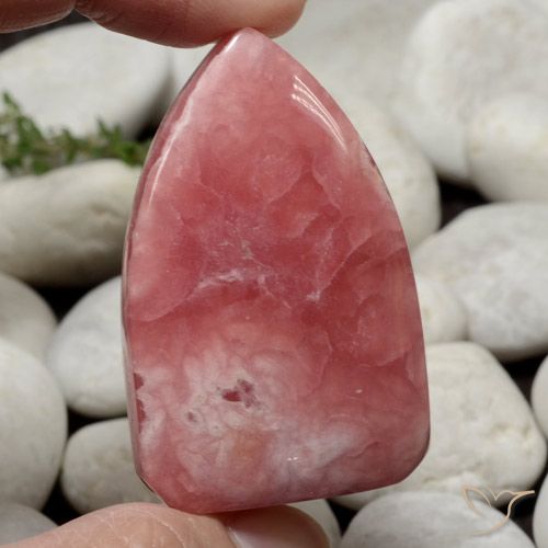 Rhodochrosite Multicolore naturelle Forme fantaisie, 145.70 ct, Opaque