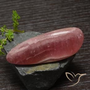 Rhodochrosite Multicolore naturelle En forme de poire, 60.25 ct, Translucide