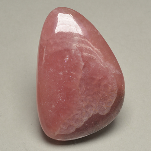 Rhodochrosite multicolore naturelle forme fantaisie, 48,45 ct, translucide