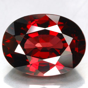 Grenat rhodolite rouge naturelle coupe ovale, 5,71 ct, VVS