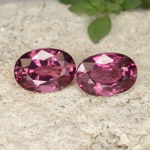 Shop natural 2.04ct Pourpre moyen Grenat rhodolite gems, ovale, from Mozambique at GemSelect. In stock, global shipping!