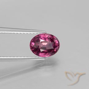 Grenat Rhodolite Pourpre moyen naturelle ovale, 1.50 ct, VS