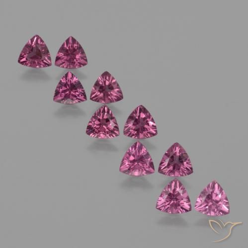 Shop natural 4.58ct Baies pourpre rose profond Grenat Rhodolite gems, Trillion, from Mozambique at GemSelect. In stock, global shipping!