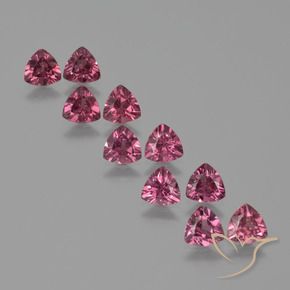 Shop natural 4.93ct Rose-magenta Grenat rhodolite gems, Trillion, from Mozambique at GemSelect. In stock, global shipping!
