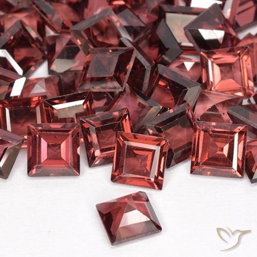 Grenat rhodolite Rouge foncé naturelle Carré, 0.76 ct, VS