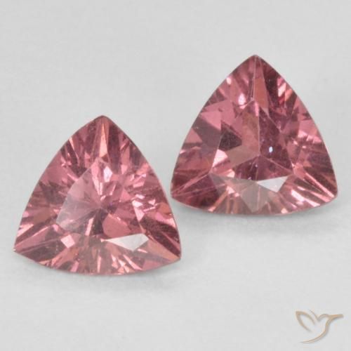 Shop natural 0.83ct Rouge moyen Grenat Rhodolite gems, Trillion, from Mozambique at GemSelect. In stock, global shipping!