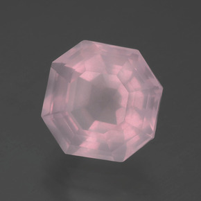 Quartz Rose Rose moyen naturelle Taille émeraude, 5.02 ct, Transparent