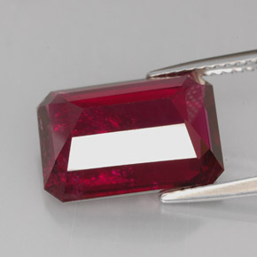 Tourmaline rubellite rouge naturelle taille émeraude, 7,90 ct, SI
