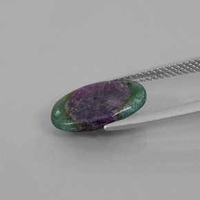 Rubis dans fuchsite bicolore naturelle coupe ovale, 3,14 ct, translucide