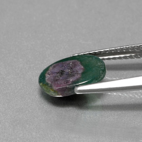Rubis dans fuchsite bicolore naturelle coupe ovale, 2,25 ct, translucide