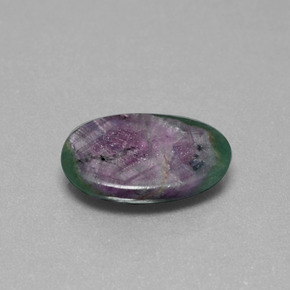 Rubis dans fuchsite multicolore naturelle coupe ovale, 6,33 ct, translucide