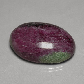 Rubis zoïsite multicolore naturelle coupe ovale, 60,73 ct, opaque
