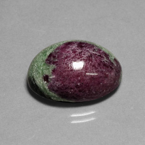 Rubis zoïsite multicolore naturelle coupe ovale, 22,79 ct, opaque