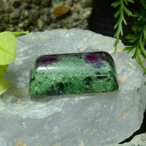 Rubis zoïsite multicolore naturelle taille émeraude, 25,75 ct, opaque