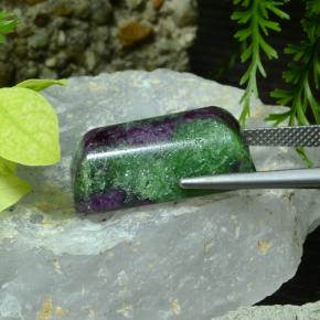 Rubis zoïsite multicolore naturelle taille émeraude, 25,75 ct, opaque