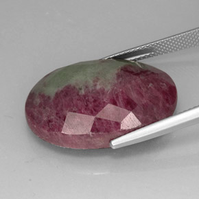 Rubis zoïsite multicolore naturelle coupe ovale, 31,96 ct, opaque