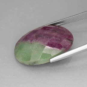 Rubis zoïsite multicolore naturelle coupe ovale, 25,95 ct, opaque