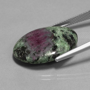 Rubis zoïsite multicolore naturelle coupe ovale, 22,72 ct, opaque