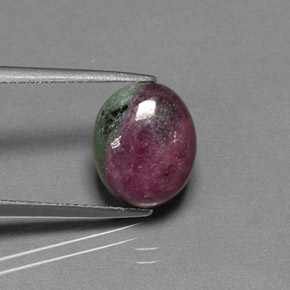 Rubis zoïsite multicolore naturelle coupe ovale, 6,28 ct, opaque
