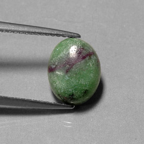 Rubis-Zoisite Multicolore naturelle Coupe ovale, 2.81 ct, Opaque