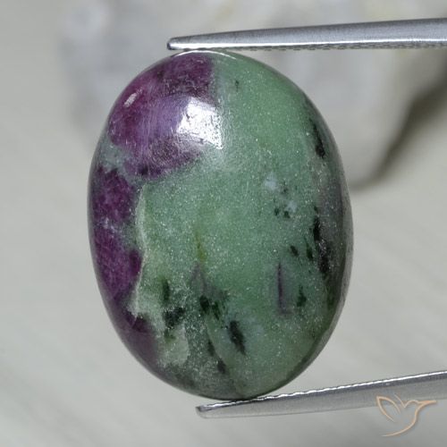22.07ct Naturel Multicolore Rubis-Zoisite, ovale, Opaque