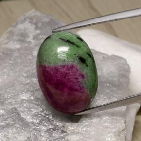 Rubis zoïsite multicolore naturelle coupe ovale, 19,75 ct, opaque