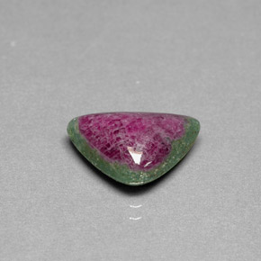 Rubis zoïsite multicolore naturelle trillion, 5,18 ct, opaque