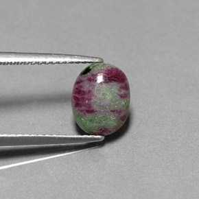 Rubis-Zoisite Multicolore naturelle Coupe ovale, 2.36 ct, Opaque