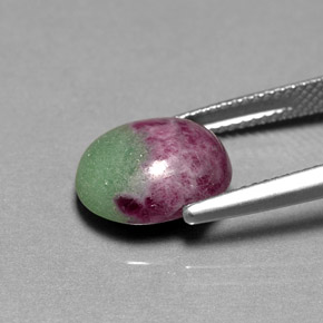 Rubis zoïsite multicolore naturelle coupe ovale, 6,08 ct, opaque