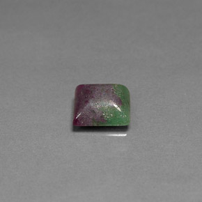 Rubis zoïsite multicolore naturelle carré, 2,33 ct, opaque