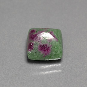 Rubis zoïsite multicolore naturelle carré, 4,04 ct, opaque